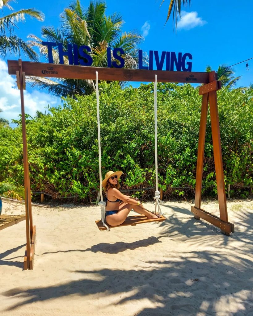Foto no balanço da Praia de Japaratinga