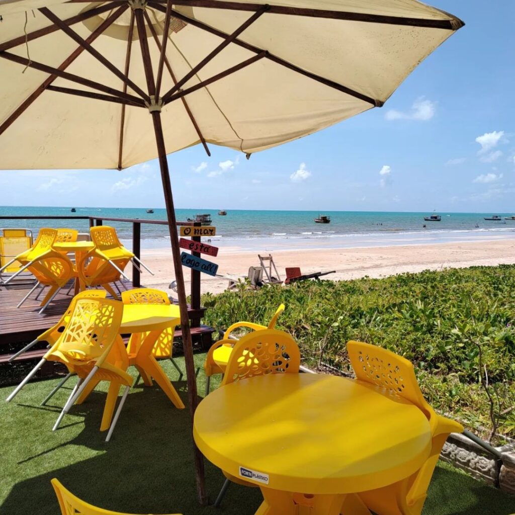 Praia na frente pousada cabanos
